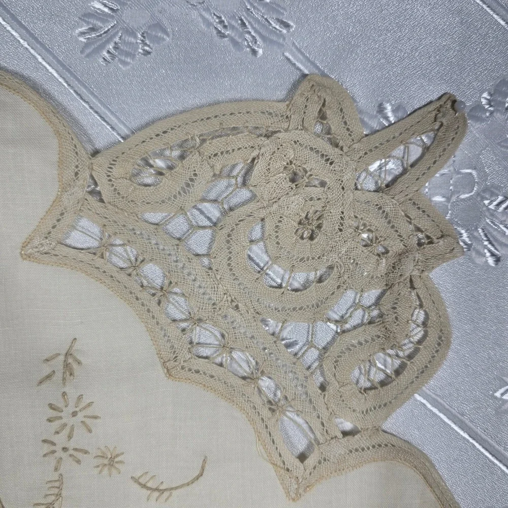 VTG Cream Battenburg‎ Lace Floral Embroidered Table Runner 51x15 Scalloped Edge